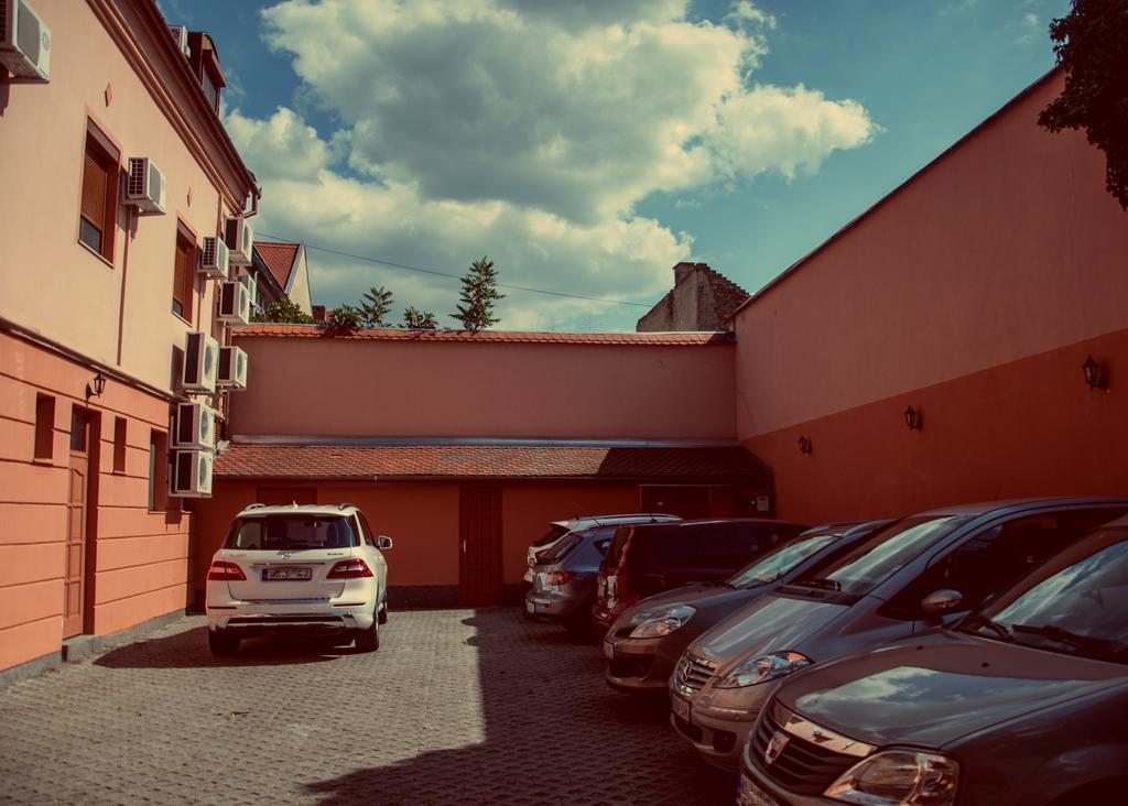 Konig Hotel Pécs Zewnętrze zdjęcie