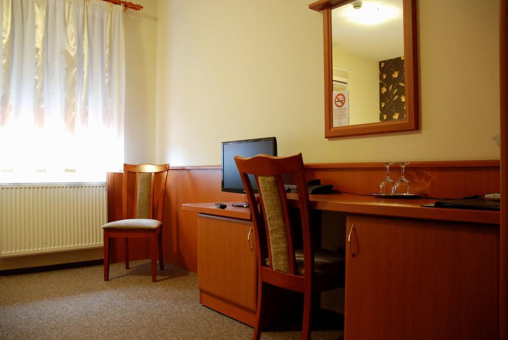 Konig Hotel Pécs Zewnętrze zdjęcie